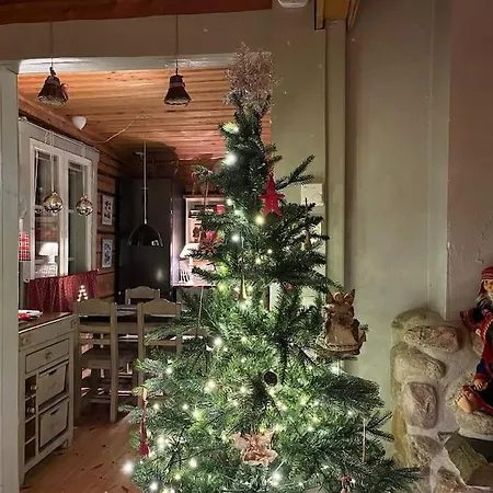 Forest Ranger's House, Authentic Lappish Atmosphere 빌라 Äkäslompolo