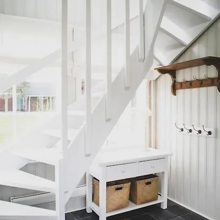 Forest Ranger's House, Authentic Lappish Atmosphere Villa *