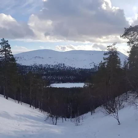 Forest Ranger's House, Authentic Lappish Atmosphere Villa *