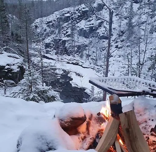 Forest Ranger's House, Authentic Lappish Atmosphere Äkäslompolo